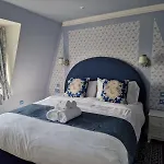 The Mad Hatter\'S Guestrooms